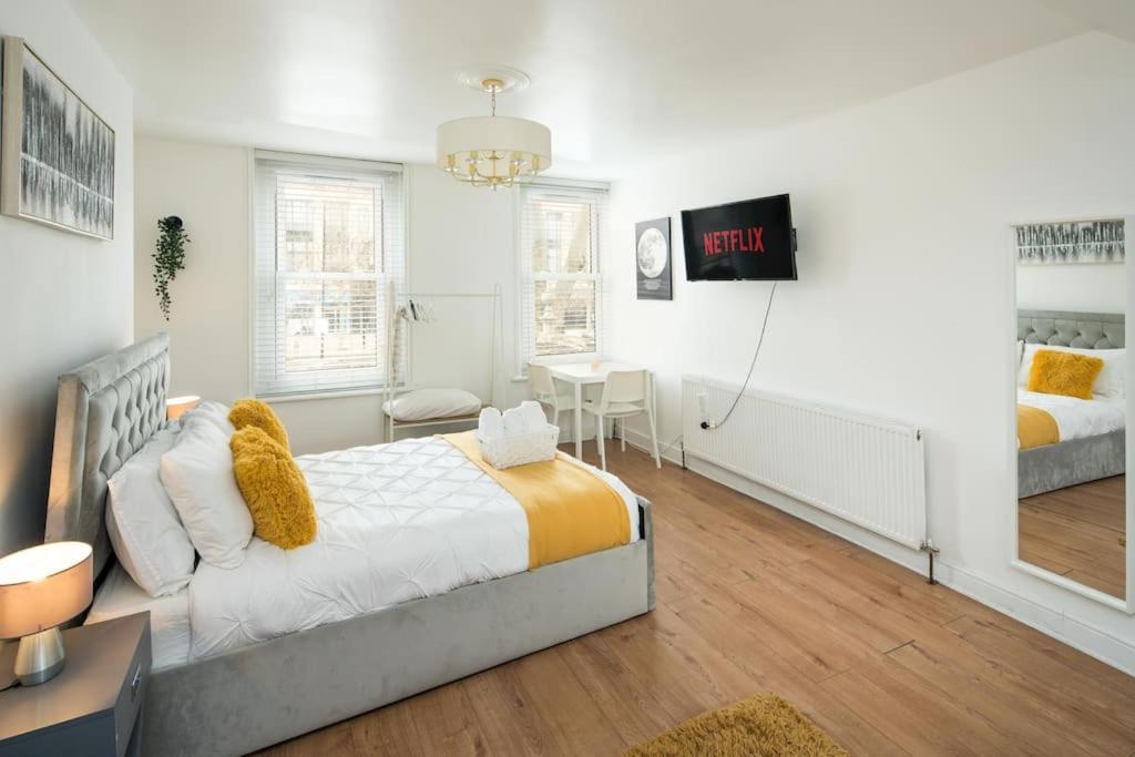Spacious Studio For Up To 4! Sofa Bed Londen Buitenkant foto