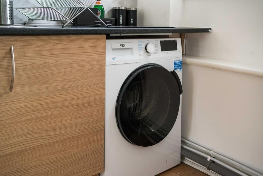 Spacious Studio For Up To 4! Sofa Bed Londen Buitenkant foto