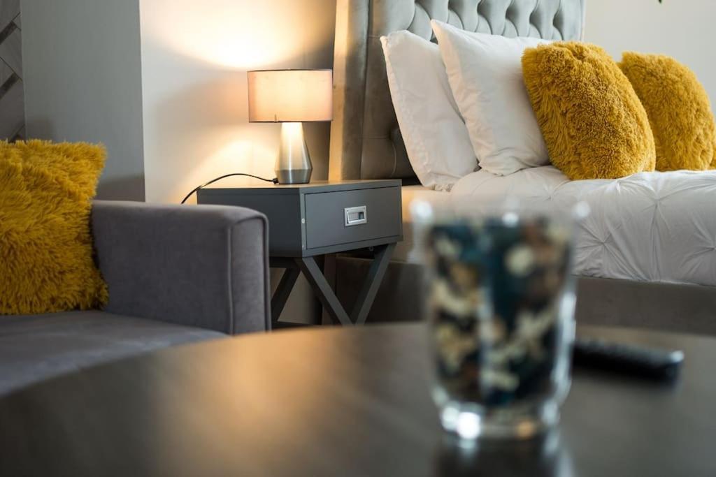 Spacious Studio For Up To 4! Sofa Bed Londen Buitenkant foto