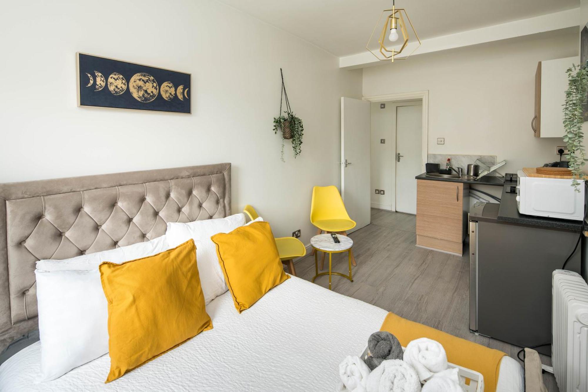 Spacious Studio For Up To 4! Sofa Bed Londen Buitenkant foto